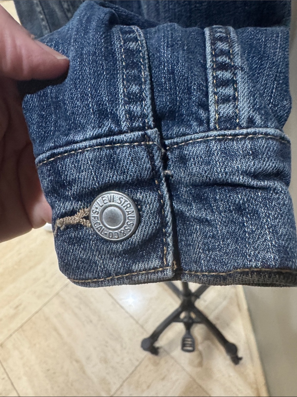 Levi's Women's Mid Blue Denim Jacket - Picture 6 of 9